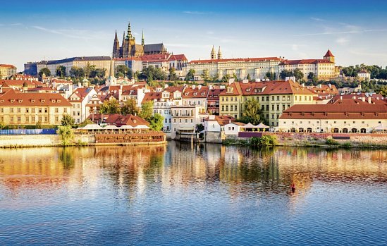 Zugfahrt nach Prag zu Fronleichnam - Die Stadt der Tausend Türme