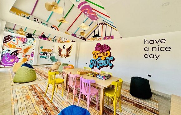 Calimera Teens Lounge mit einem Billardtisch
