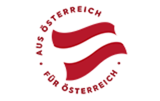Österreichflagge mit einem Schriftzug "Aus Österreich, für Österreich"