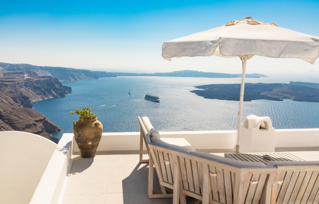 Griechisches Hotel mit Ausblick zum Meer