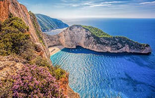 Berühmte Bucht mit einem Schiffswrack in Zakynthos