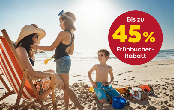 Mutter mit Kindern am Strand