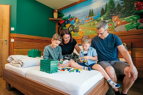 LEGOLAND® Feriendorf - Wohnbeispiel Waldabenteuer Lodge (Zimmercodierung RD2)