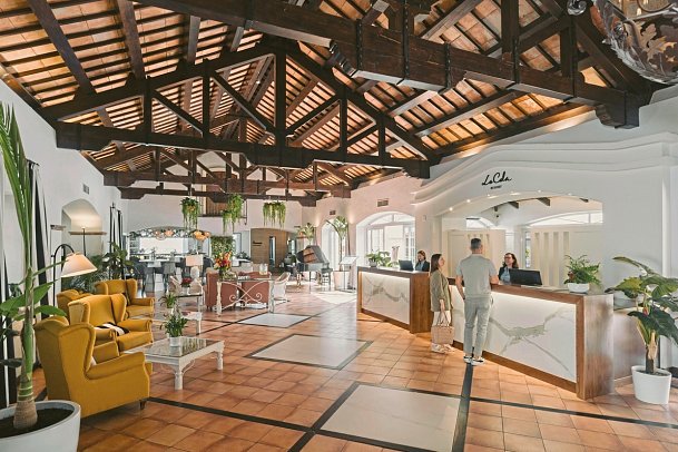 La Cala Resort
