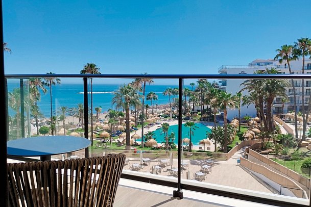 Best Tritón - Balkonbsp. Doppelzimmer Superior Poolblick und seitl. Meerblick (Zimmercodierung DS1)