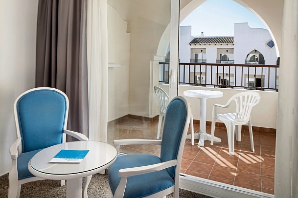 Hotel Mac Puerto Marina - Wohnbeispiel Doppelzimmer Innenhof Andalusien (Zimmercodierung DB2)