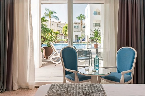Hotel Mac Puerto Marina - Wohnbeispiel Doppelzimmer Poolzugang (Zimmercodierung DB4)
