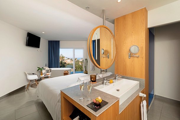 Higuerón Hotel Málaga, Curio Collection by Hilton - Wohnbeispiel Doppelzimmer Deluxe seitl. Meerblick (Zimmercodierung DDN)