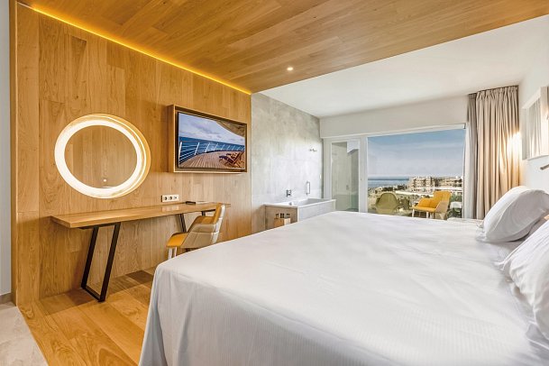 Higuerón Hotel Málaga, Curio Collection by Hilton - Wohnbeispiel Leiro Suite seitlicher Meerblick (Zimmercodierung WXN)