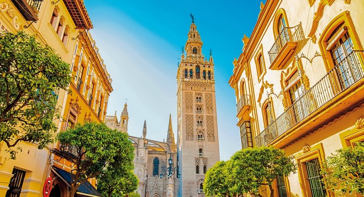 Mit dem Zug durch Andalusien - Eine Reise durch Spaniens Süden - Glockenturm La Giralda, Sevilla