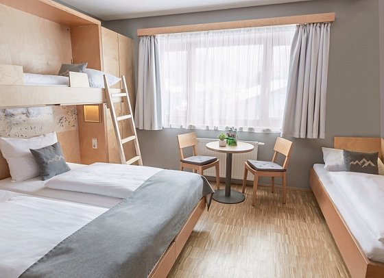 JUFA Hotel Montafon - Wohnbeispiel Familienzimmer (Zimmercodierung FB1)