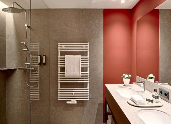 Falkensteiner Family Hotel Montafon - Beispiel Bad Deluxe Suite (Zimmercodierung WD1)