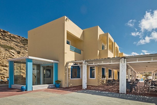 Sarris Hotel