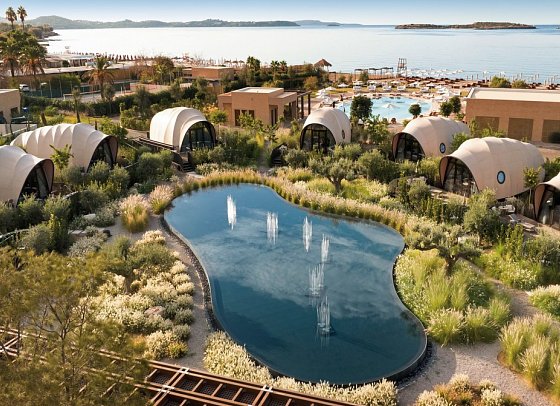 91 Athens Riviera, The Resort