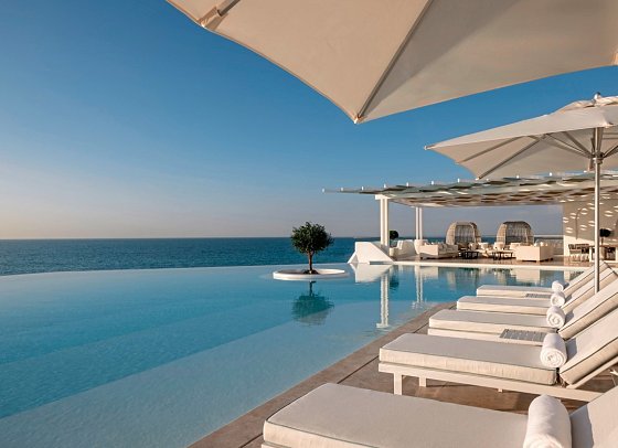 Anantara Retreat Santorini Abu Dhabi