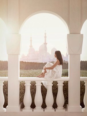 The Ritz-Carlton Abu Dhabi, Grand Canal