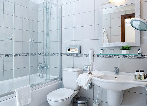 Kamelya Selin Hotel - Beispiel Bad Doppelzimmer Strandzimmer Meerblick (Zimmercodierung DBM)