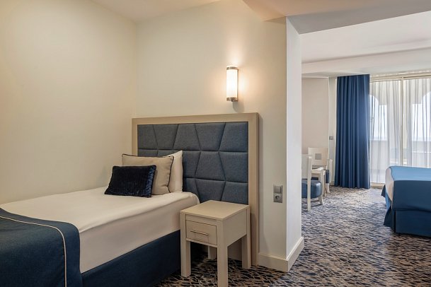 Sentido Kamelya Fulya - Wohnbeispiel Familienzimmer Meerblick (Zimmercodierung FBM)