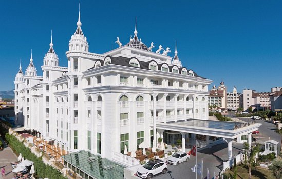 Side Royal Palace
