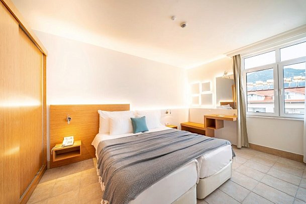 Calimera Sunpark Alanya - Wohnbeispiel Familienzimmer mit 2 Schlafräumen Poolblick (Zimmercodierungen FB5, FB6 & FB7)
