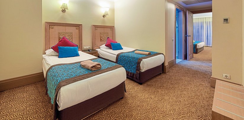 Crystal Deluxe - Wohnbeispiel Familienzimmer 2 Räume (Zimmercodierung FB2)