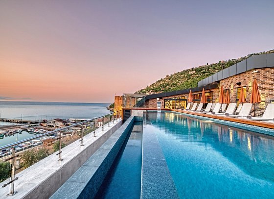 Numa Port Hotel