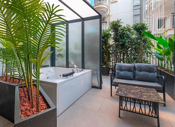 Nova Life Hotel - Beispiel Terrasse Doppelzimmer Jacuzzi Landblick (Zimmercodierung DGL)