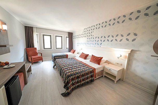 Calimera Serra Palace - Beispiel Bad (Zimmercodierungen DEL, DBL, DCL, DBM, DPL, DB1 & DQM)