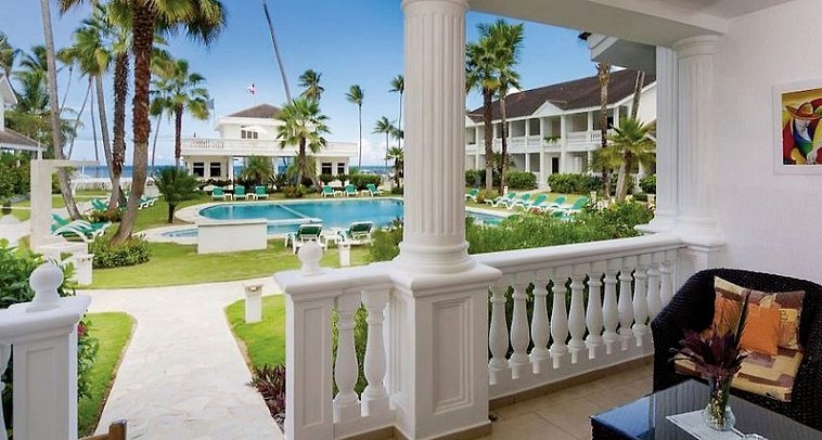 Albachiara Beachfront Hotel