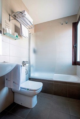 Hotel Via Augusta - Wohnbeispiel Doppelzimmer Standard (Zimmercodierung DG1)