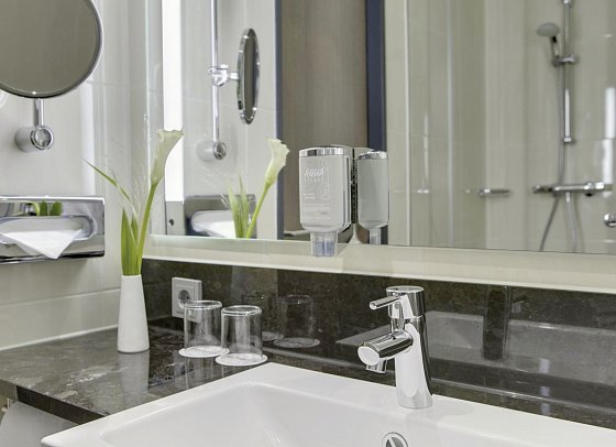 IntercityHotel Berlin Hauptbahnhof - Wohnbeispiel Badezimmer (Zimmercodierungen DG1 & DC1)