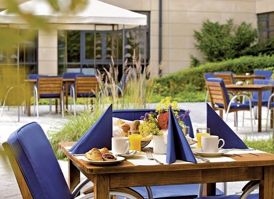 Victor's Residenz-Hotel Berlin - Restaurant Außenbereich
