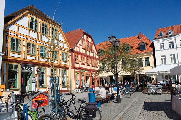 Rund um Müritz & Plauer See - Neuer Markt in Waren