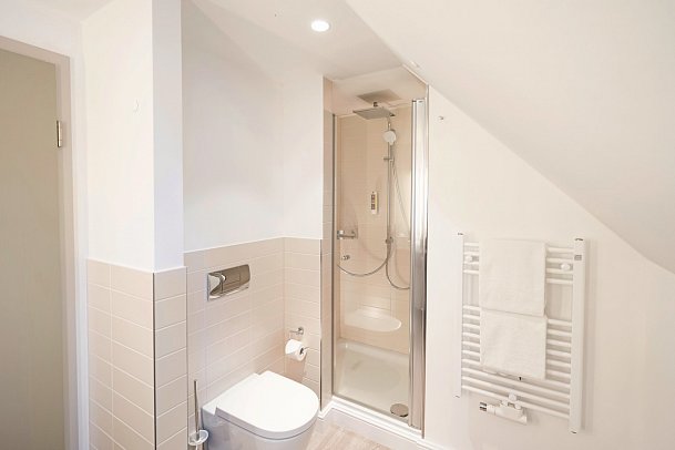 BEECH Resort Plauer See - Beispiel Bad Komfortzimmer Walddorf oder Schilfdorf (Zimmercodierungen DB1, DB2, DF1 & DC1)