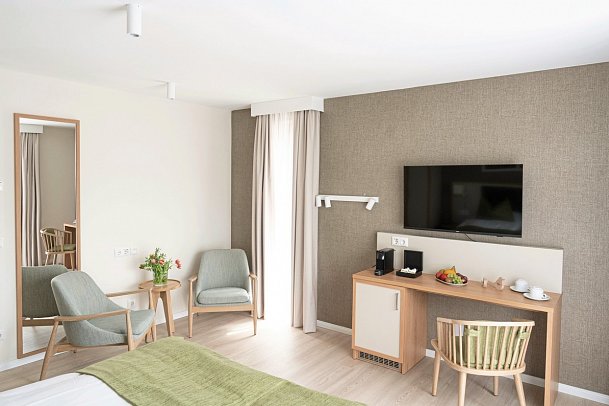 BEECH Resort Plauer See - Wohnbeispiel Verandazimmer Terrasse Walddorf oder Schilfdorf (Zimmercodierungen DB3, DB4 & DC2)