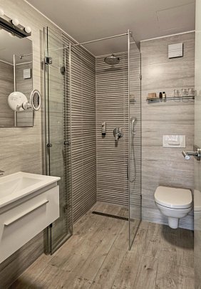 Waldhotel Wandlitz - Wohnbeispiel Bad (Zimmercodierungen DB1 & DE1)