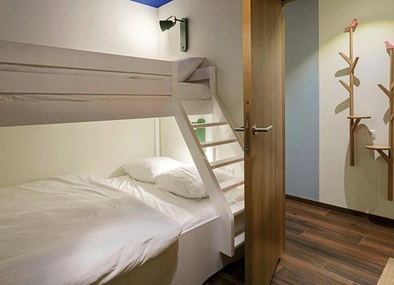 Tropical Islands OHANA Lodges - Wohnbeispiel OHANA Familienzimmer Komfort PLUS (Zimmercodierung FF1)
