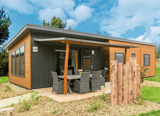 Tropical Islands Woodland Homes - Wohnbeispiel 4er Woodland Home (Zimmercodierung BB2)
