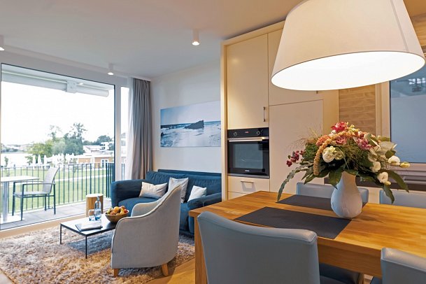 MAREMÜRITZ Yachthafen Resort - Wohnbeispiel Appartement Aurora Müritzblick (Zimmercodierung ABI)