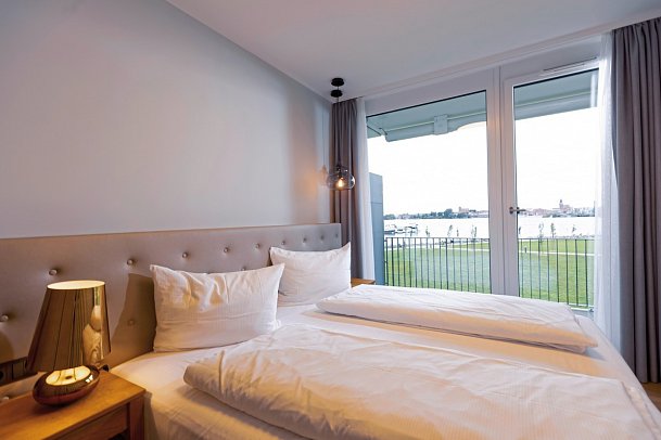 MAREMÜRITZ Yachthafen Resort - Wohnbeispiel Appartement Aurora Müritzblick (Zimmercodierung ABI)