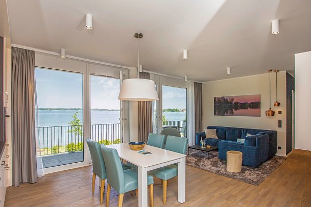 MAREMÜRITZ Yachthafen Resort - Wohnbeispiel Suite Fortuna Müritzblick (Zimmercodierung W1I)