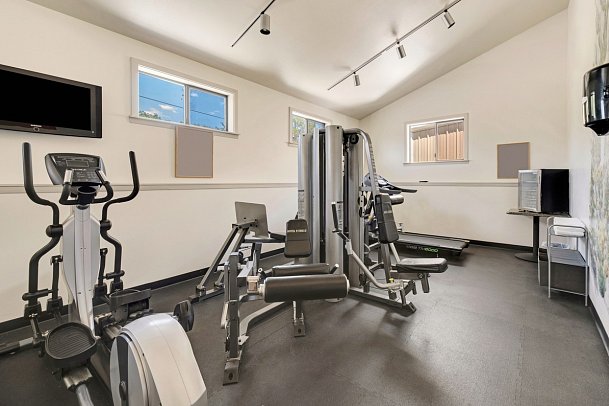 Best Western Plus Frontier Motel