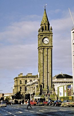 Höhepunkte rund um Belfast (ab/bis Dublin) - Albert Memorial Clocktower Belfast