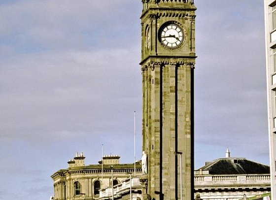 Höhepunkte rund um Belfast (ab/bis Dublin) - Albert Memorial Clocktower Belfast