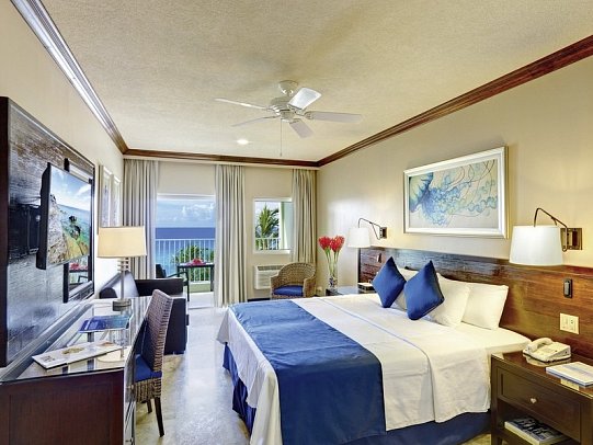 Coconut Court Beach - Wohnbeispiel Deluxe Oceanfront Room (Zimmercodierung UD1)