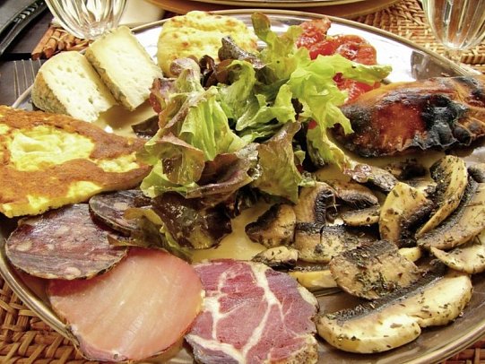 Kulinarische Entdeckungsreise durch Korsika - Spezialitätenteller