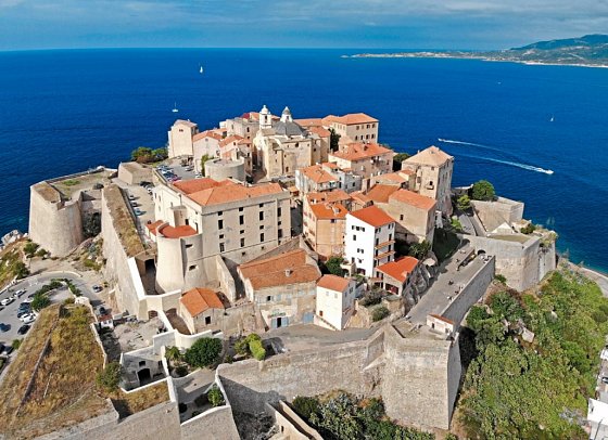 Korsika - ein Gebirge im Meer - Calvi