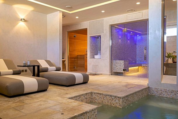 Les Regalia Hotel & Spa