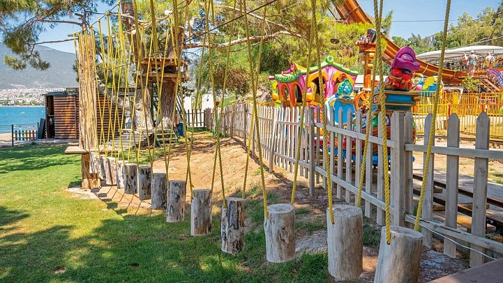 Long Beach Club Nature