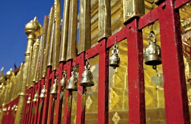 ADAC-Special: Thailand - Mehr als ein Land des Lächelns - Gebetsglocken im Wat Doi Suthep, Chiang Mai